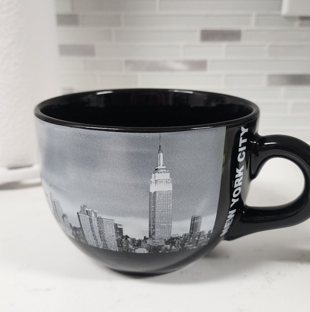New York City Skyline Black Mug City Merchandise Like New Wide